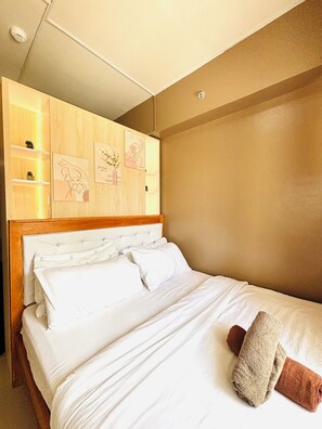 1 bedroom, iron/ironing board, Internet, bed sheets