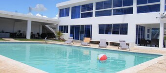 Private Villa w Pool & BBQ Up to 25 guests