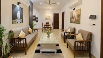 基本公寓, 露台, 城市景 | 客廳 | 32 吋LCD 電視連有線電視頻道