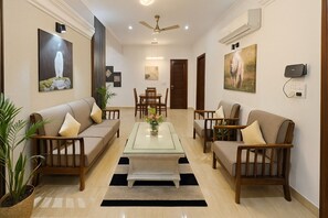 Basic Apartment, Balcony, City View | Living area