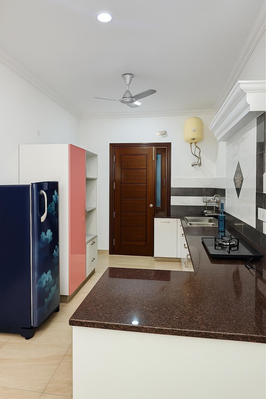 Basic Apartment, Balcony, City View | Private kitchen