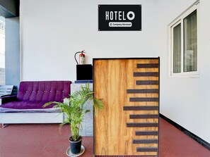 House | Meja sambut tetamu
