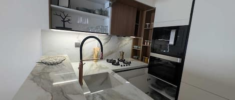 Microondas, horno y lavavajillas