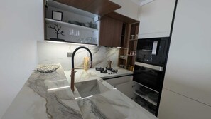 Microwave, oven, dishwasher - Luxury & Art: Contemporary with Masterpieces (Tunis)