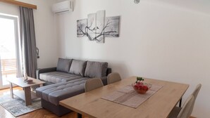 Living room - Kastel Gomilica Cozy and Stylish Apartments Near the Sea - Classic One Bedroom Apartment (Kastela)
