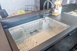 Kühlschrank, Mikrowelle, Herdplatte, Toaster