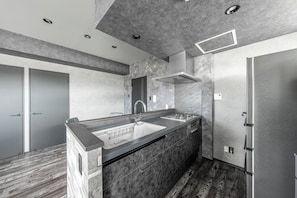 Fridge, microwave, stovetop, toaster - J-STAR 901 (Sapporo)