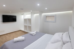 2 bedrooms, iron/ironing board, travel cot, free WiFi