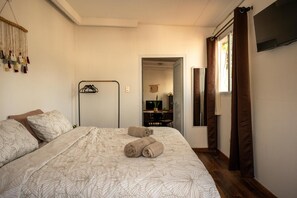 1 bedroom, WiFi, bed sheets - Antigua Volcano View Apartment (Antigua Guatemala)