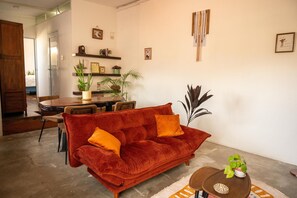 TV - Antigua Volcano View Apartment (Antigua Guatemala)