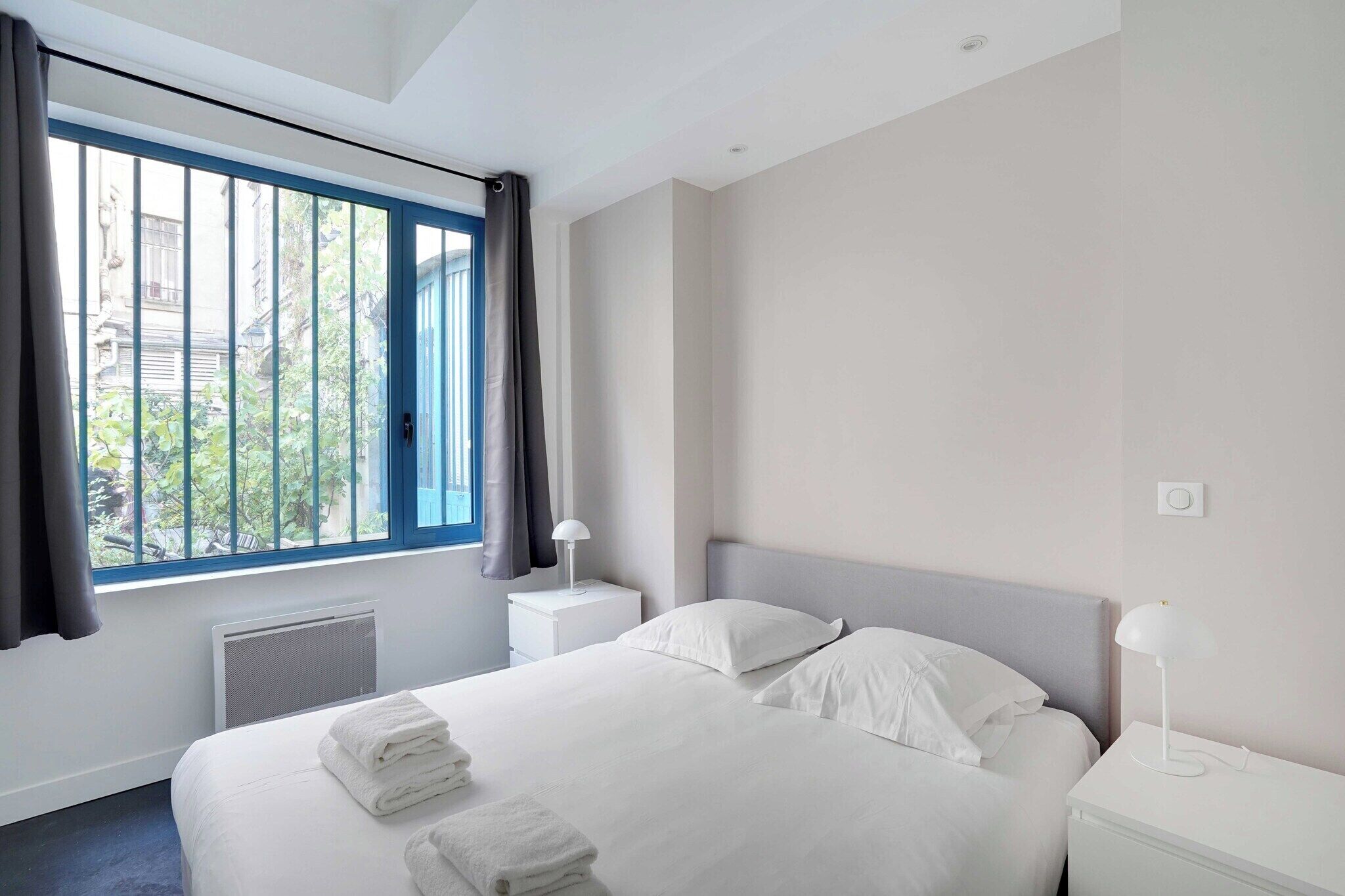 2 soverom, skrivebord, strykejern/-brett og wi-fi (inkludert)