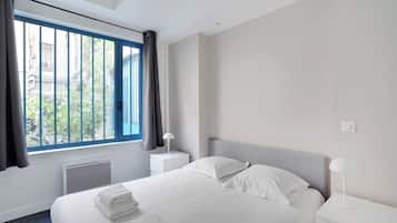 2 soverom, skrivebord, strykejern/-brett og wi-fi (inkludert)