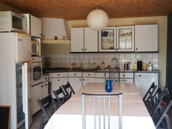 Fridge, microwave, dishwasher, coffee/tea maker