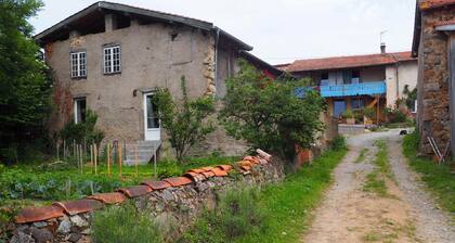 Gîte 'Lugar de Talleres' con Vista a la Montaña, Terraza y Jardín Compartidos