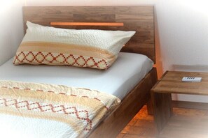 3 bedrooms, iron/ironing board, Internet, bed sheets