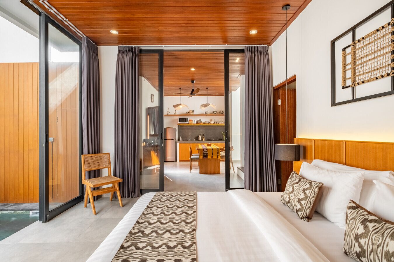 2 habitaciones, tabla de planchar con plancha, wifi y ropa de cama 