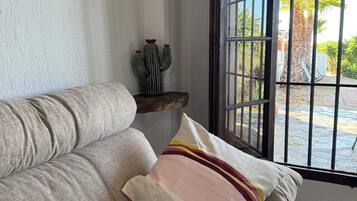 Fernseher, Bücher, Stereoanlage