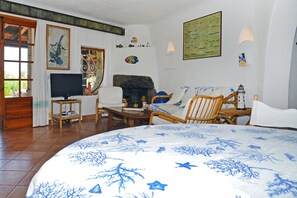 3 bedrooms, bed sheets