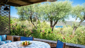 Outdoor dining - Caletta Nest 88 by Klodge – Sea view & pool (Porto Rotondo)