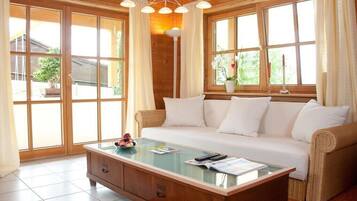 Smart-TV, Kamin, Stereoanlage