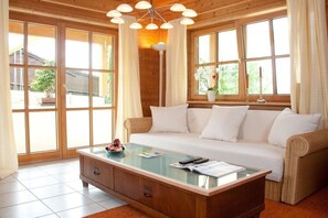 Smart TV, fireplace, stereo