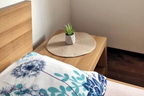 1 bedroom, iron/ironing board, internet, bed sheets