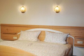 2 bedrooms, bed sheets