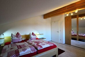 2 bedrooms, iron/ironing board, Internet, bed sheets