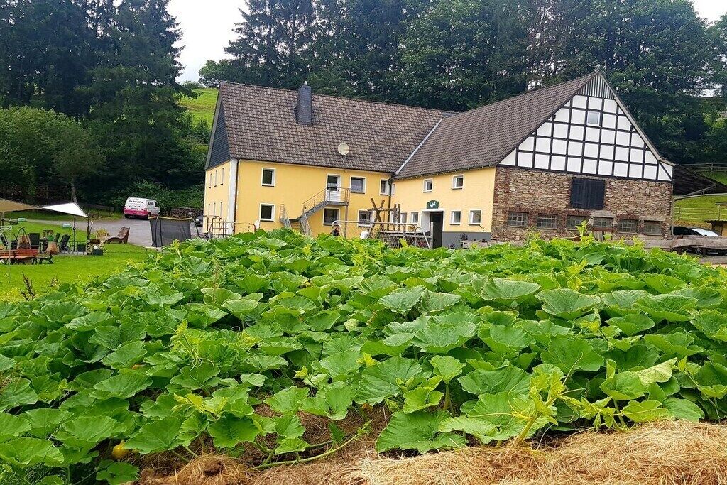 المنشأة من الخارج