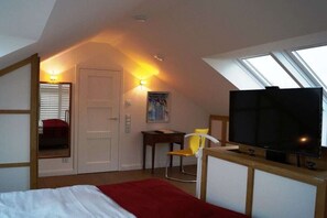 1 bedroom, iron/ironing board, internet, bed sheets