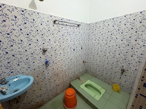 Standard Double Room | Bathroom