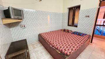 Standard Double Room | Free WiFi, bed sheets