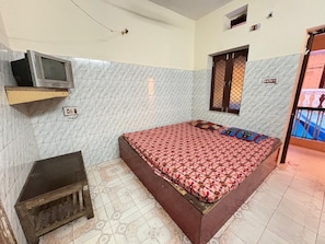 Standard Double Room | Free WiFi, bed sheets