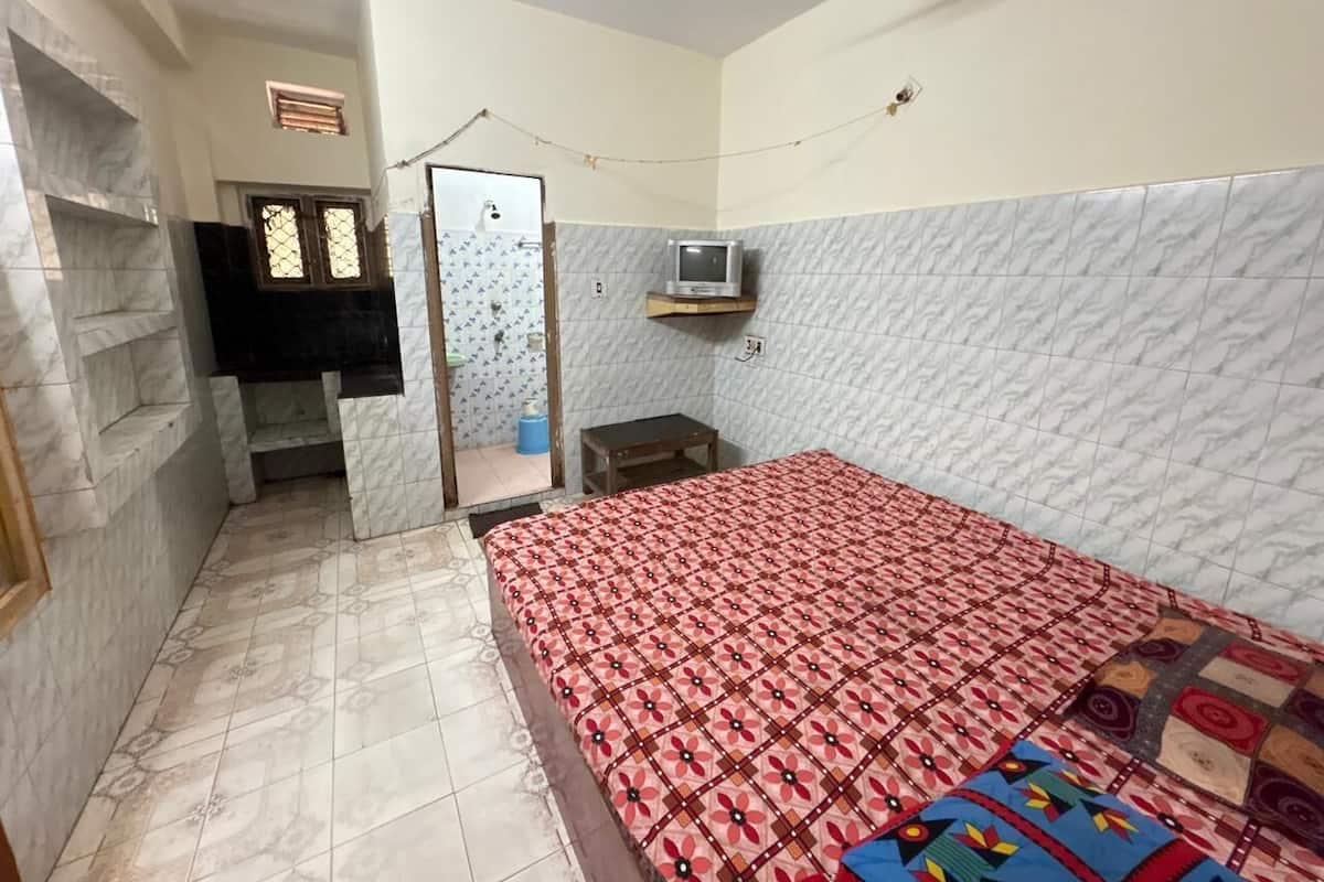 Standard Double Room | Free WiFi, bed sheets