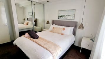 2 bedrooms, desk, iron/ironing board, WiFi