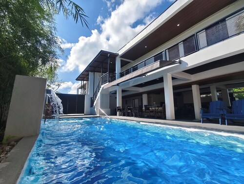 Outdoor 5-story hotel resort in Lakewoods, Los Banos, Laguna Philippines