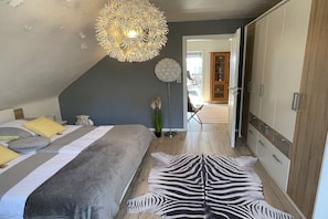2 bedrooms, iron/ironing board, Internet, bed sheets