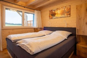 4 bedrooms, free WiFi, bed sheets