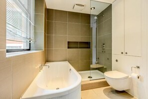 Handdukar och toalettpapper