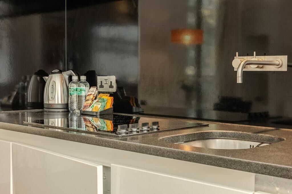 Microonde, forno, piano cottura, lavastoviglie