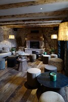 2 间酒吧/酒廊、池畔酒吧