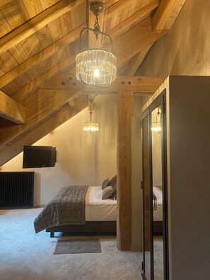 In-room safe, soundproofing, free WiFi