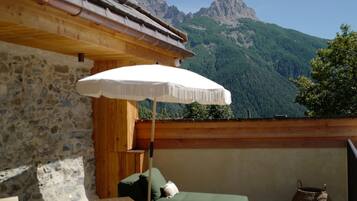 Comfort-Doppelzimmer, 1Â King-Bett und Schlafsofa, Bergblick | Terrasse/Patio