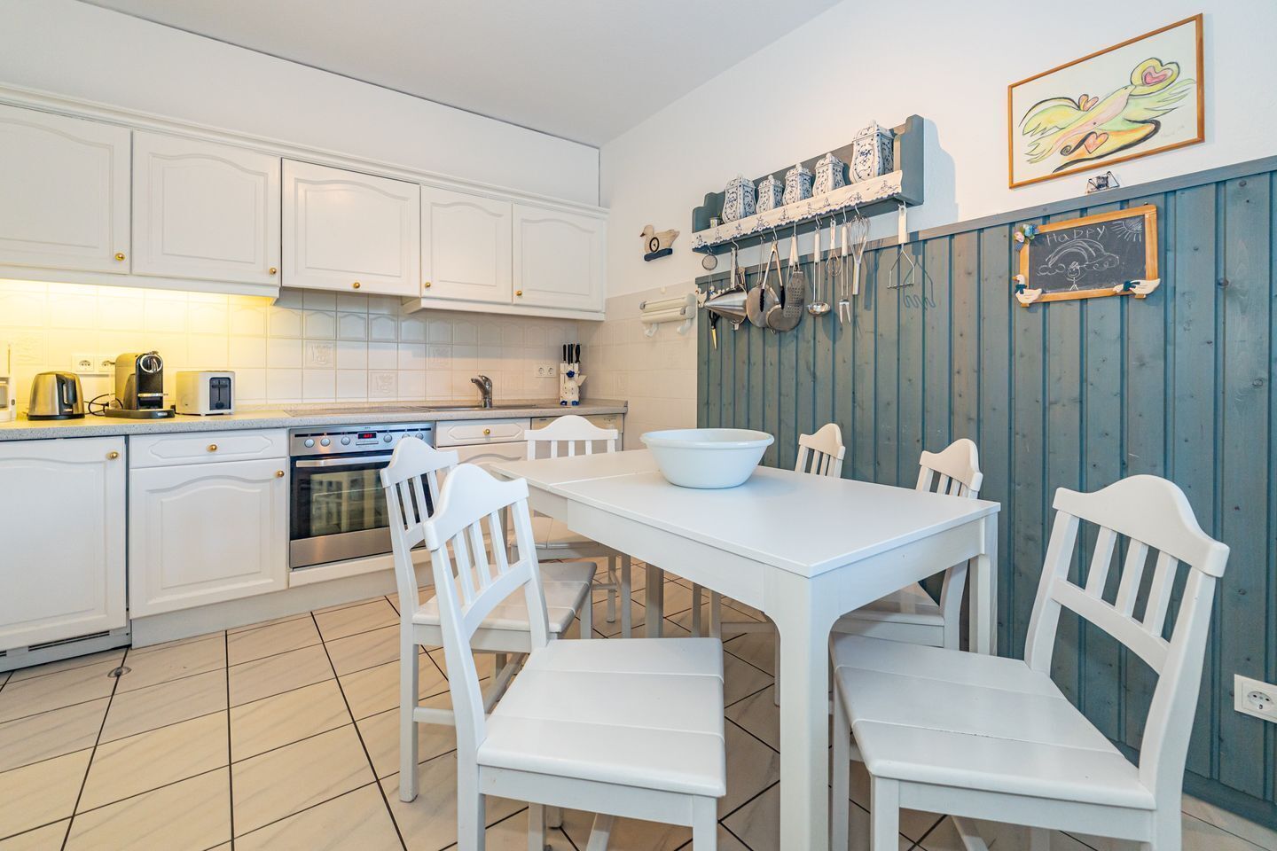 Coffee/tea maker, fridge, oven, stovetop