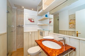 Shower, hair dryer, towels - Goofys Will - Modern vacation apartment Goofys Will on Sylt with comfort and (Sylt)