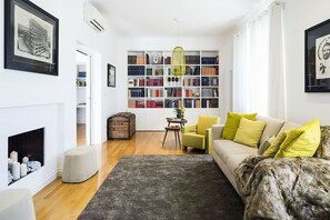 TV, fireplace, stereo