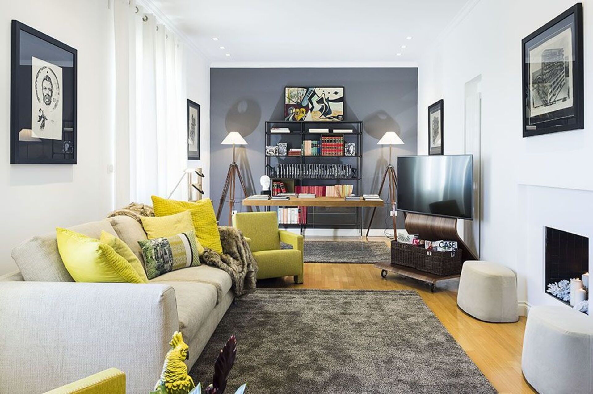 Fernseher, Kamin, Stereoanlage