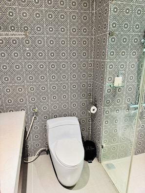 Superior Double Room, City View | Bathroom