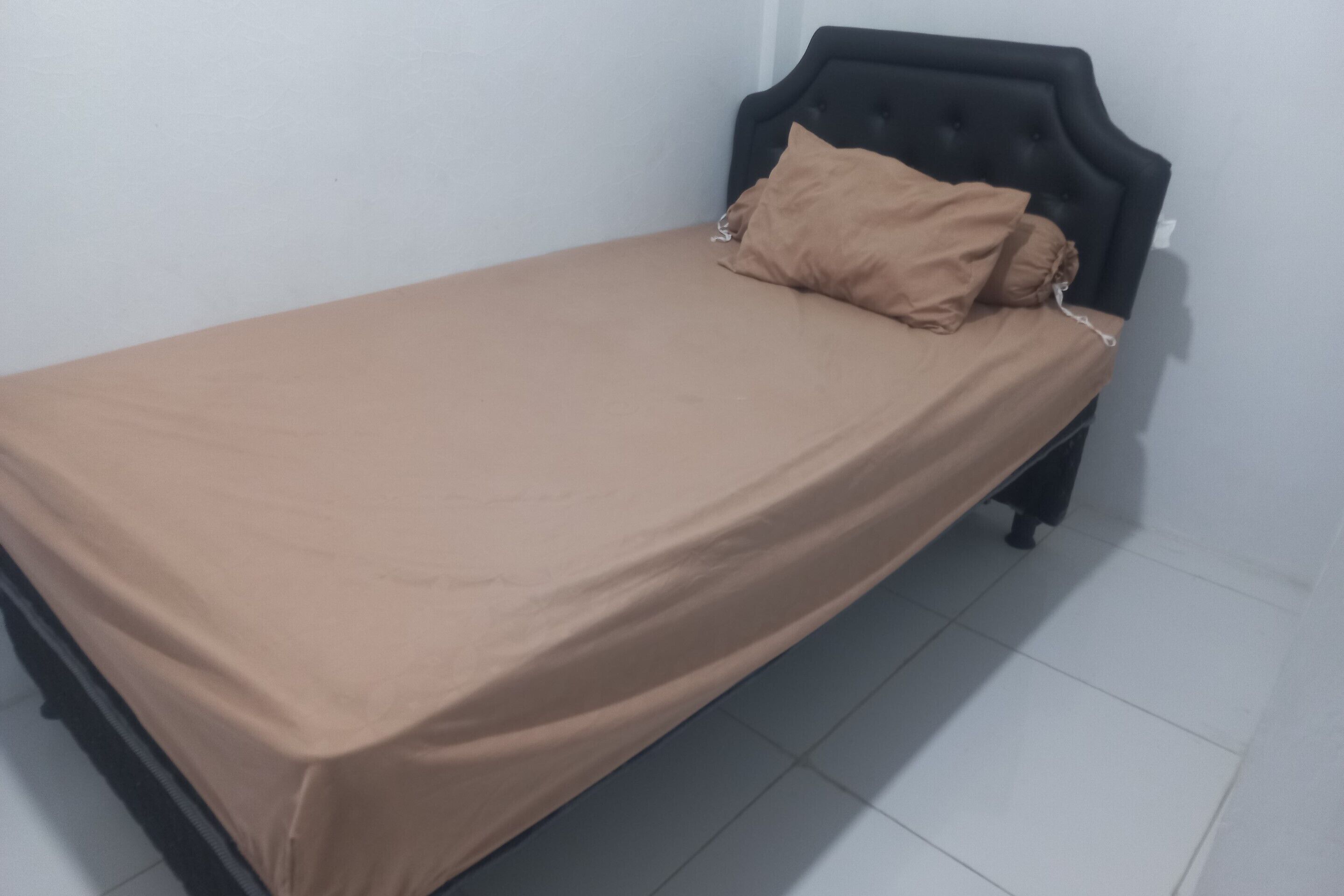 Kamar Double Standar | Seprai linen