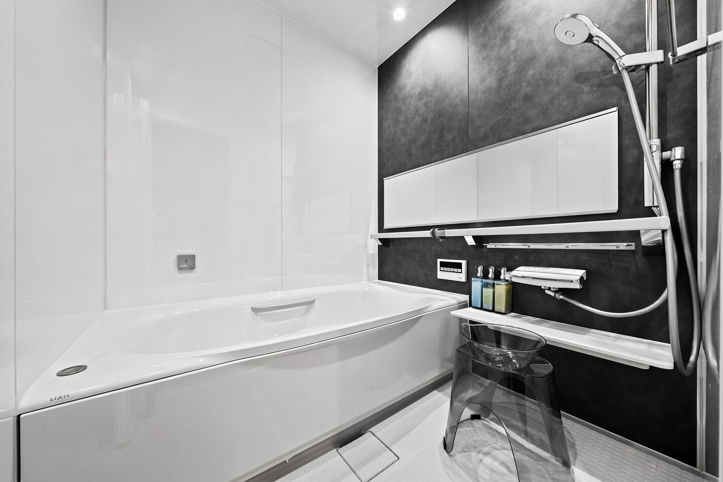 Apartamento | Banheiro | Produtos de toalete grátis, secador de cabelo, chinelos, bidê